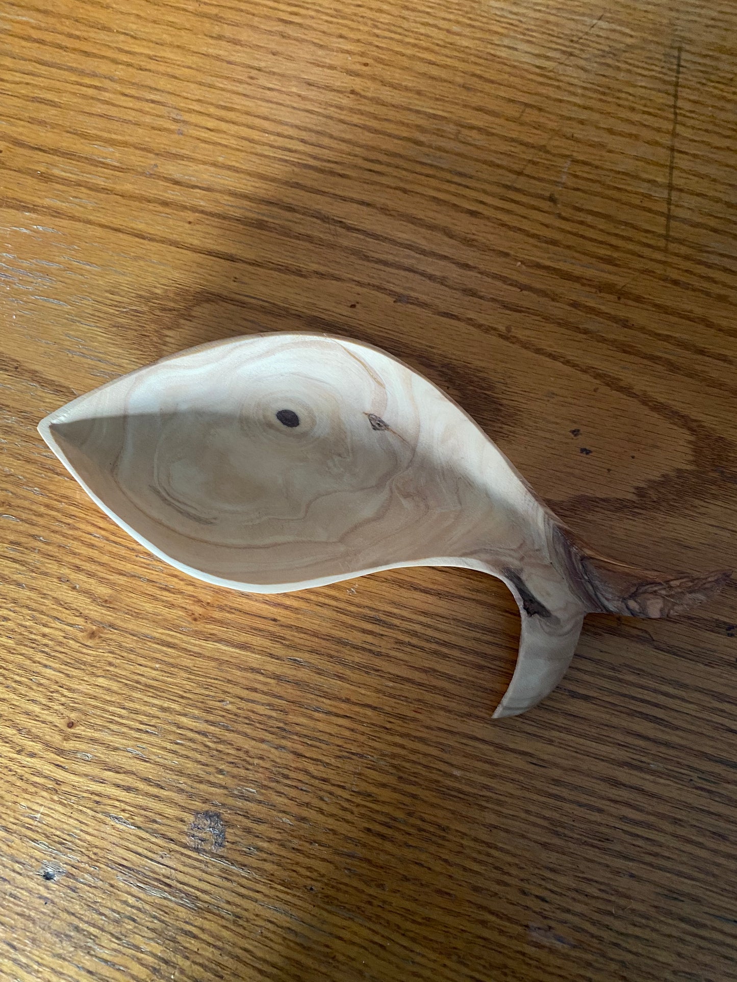 Fish-shaped serving dish