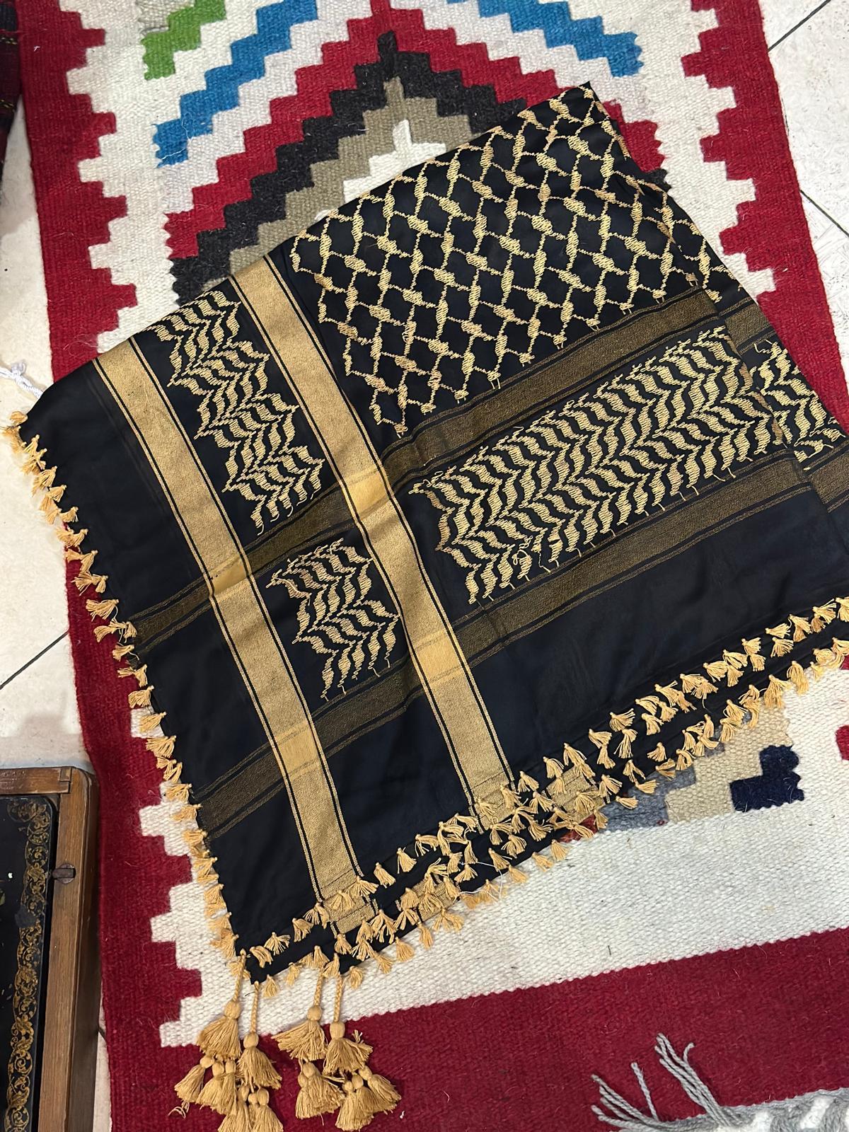 Gold keffiyeh (dark)