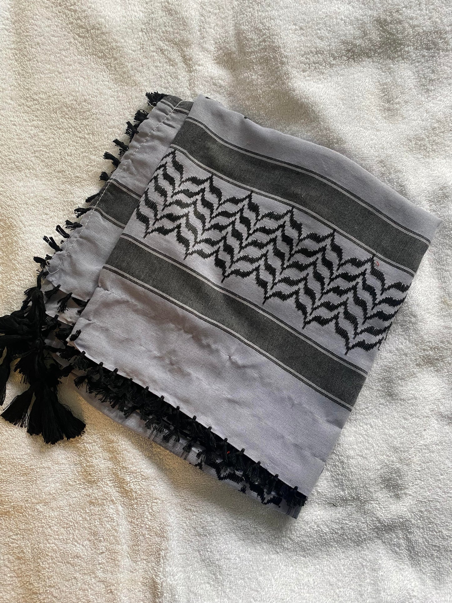 Gray keffiyeh