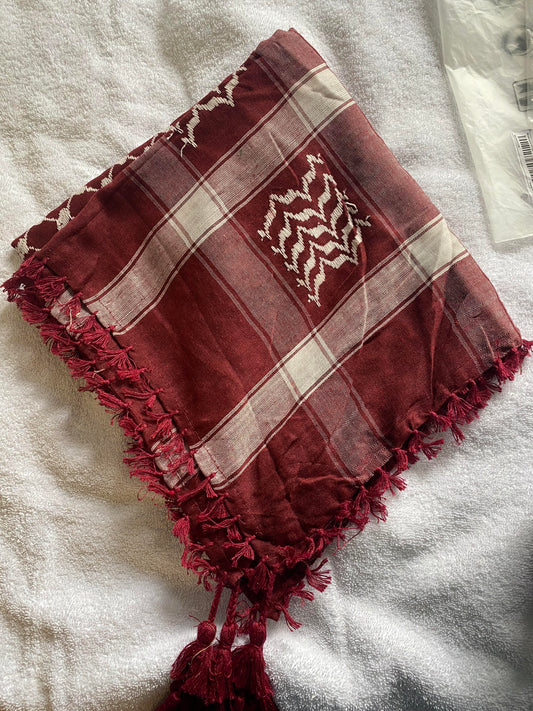 Maroon keffiyeh